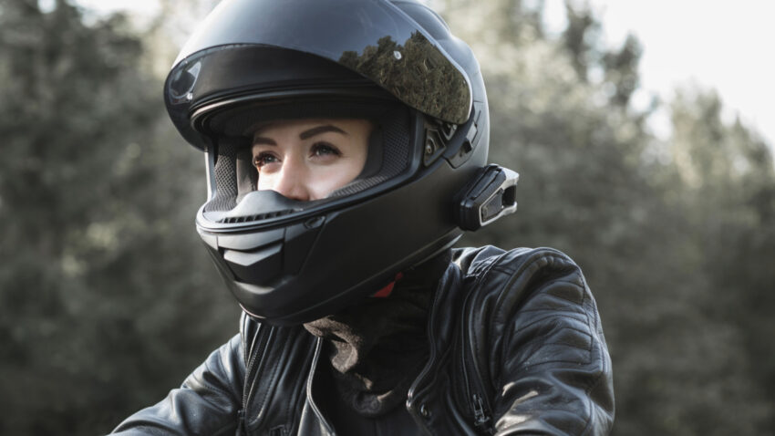 Análisis de los mejores cascos de moto para mujer.