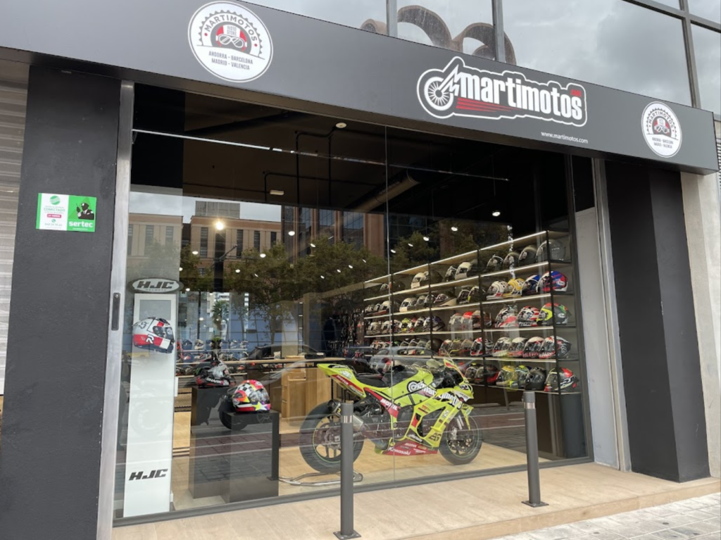 Martimotos tiene una tienda en Valencia para encontrar tu casco de moto barato.