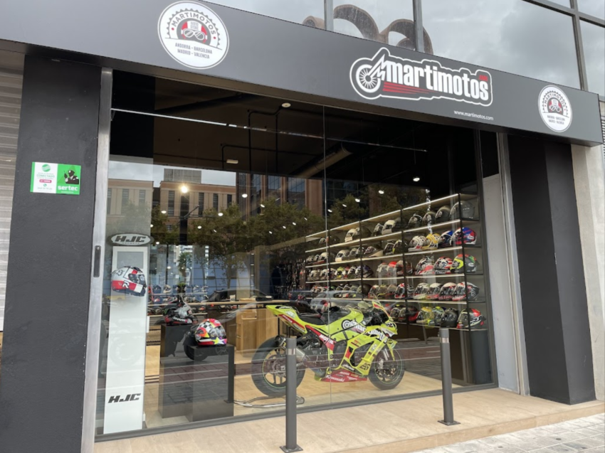 Martimotos tiene una tienda en Valencia para encontrar tu casco de moto barato.